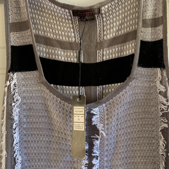 4/$10 NWT Fontana size small tunic - Picture 2 of 3